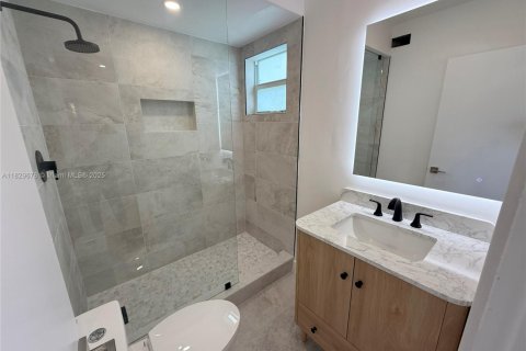 Condo in Bay Harbor Islands, Florida, 2 bedrooms  № 1802778 - photo 12
