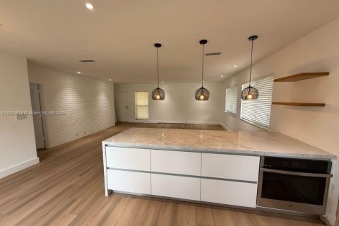 Condo in Bay Harbor Islands, Florida, 2 bedrooms  № 1802778 - photo 4