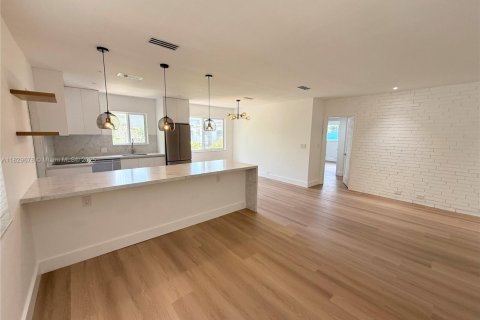 Condo in Bay Harbor Islands, Florida, 2 bedrooms  № 1802778 - photo 5