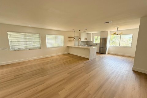 Condo in Bay Harbor Islands, Florida, 2 bedrooms  № 1802778 - photo 2