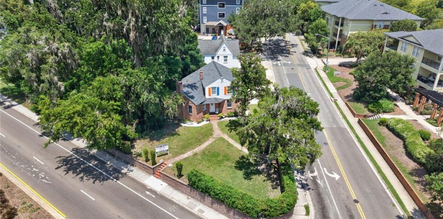 House in Gainesville, Florida 4 bedrooms, 194.82 sq.m. № 2210055