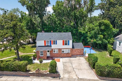 House in Gainesville, Florida 4 bedrooms, 194.82 sq.m. № 2210055 - photo 2