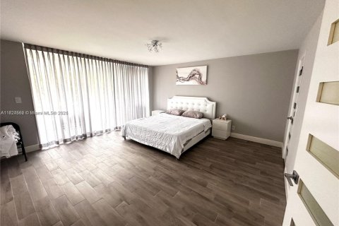 Townhouse in Hallandale Beach, Florida 4 bedrooms, 193.52 sq.m. № 1859404 - photo 28