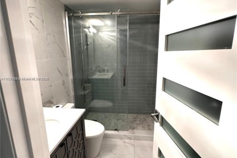 Townhouse in Hallandale Beach, Florida 4 bedrooms, 193.52 sq.m. № 1859404 - photo 26