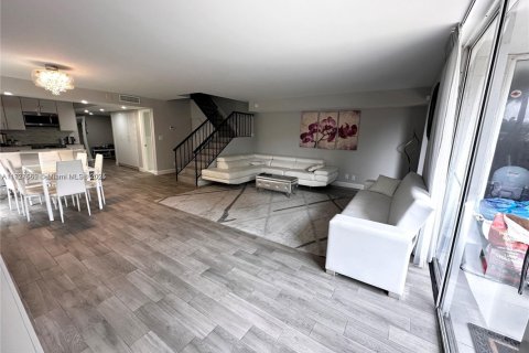 Townhouse in Hallandale Beach, Florida 4 bedrooms, 193.52 sq.m. № 1859404 - photo 14