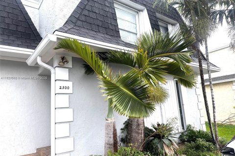Townhouse in Hallandale Beach, Florida 4 bedrooms, 193.52 sq.m. № 1859404 - photo 1