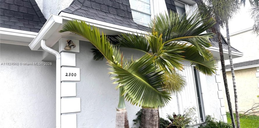 Townhouse in Hallandale Beach, Florida 4 bedrooms, 193.52 sq.m. № 1859404