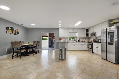 Casa en venta en Tampa, Florida, 4 dormitorios, 231.51 m2 № 2387485 - foto 22