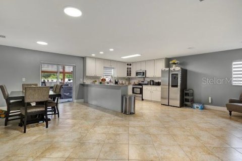 Casa en venta en Tampa, Florida, 4 dormitorios, 231.51 m2 № 2387485 - foto 25