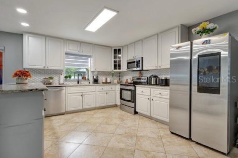 Casa en venta en Tampa, Florida, 4 dormitorios, 231.51 m2 № 2387485 - foto 24
