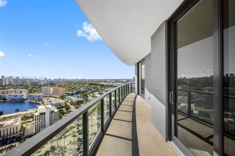 Apartment in Hallandale Beach, Florida 3 bedrooms, 155.52 sq.m. № 2002976 - photo 9