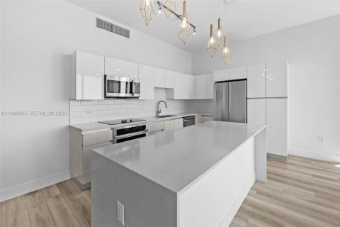 Apartment in Hallandale Beach, Florida 3 bedrooms, 155.52 sq.m. № 2002976 - photo 10