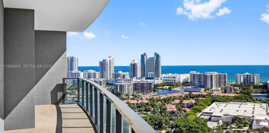 Apartment in Hallandale Beach, Florida 3 bedrooms, 155.52 sq.m. № 2002976