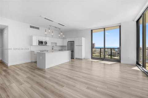 Apartment in Hallandale Beach, Florida 3 bedrooms, 155.52 sq.m. № 2002976 - photo 2