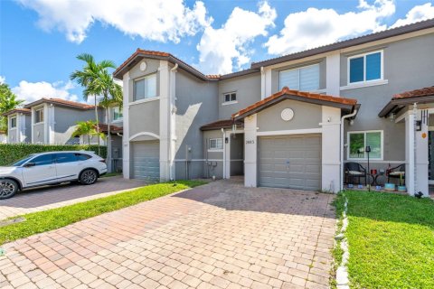 Townhouse in Miramar, Florida 2 bedrooms, 121.98 sq.m. № 1872393 - photo 3