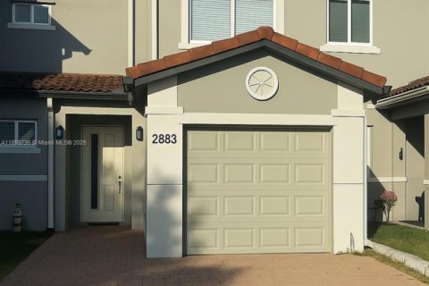 Townhouse in Miramar, Florida 2 bedrooms, 121.98 sq.m. № 1872393 - photo 1