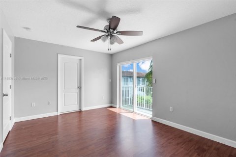Townhouse in Miramar, Florida 2 bedrooms, 121.98 sq.m. № 1872393 - photo 19