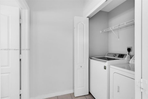 Townhouse in Miramar, Florida 2 bedrooms, 121.98 sq.m. № 1872393 - photo 11