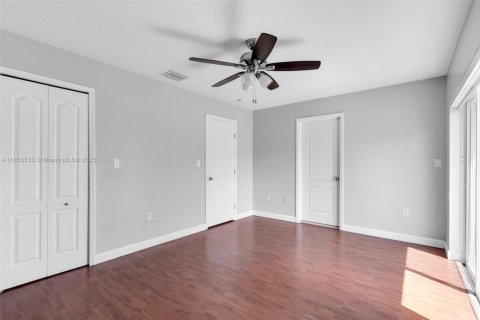 Townhouse in Miramar, Florida 2 bedrooms, 121.98 sq.m. № 1872393 - photo 18