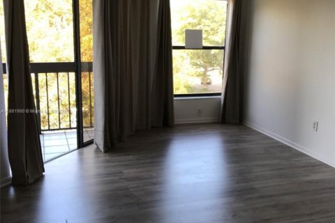 Copropriété à louer à Miami, Floride: 3 chambres, 107.02 m2 № 1929361 - photo 2