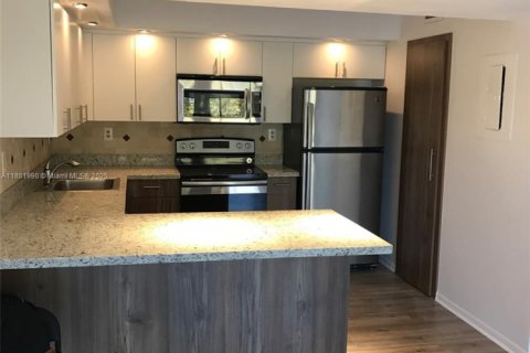 Copropriété à louer à Miami, Floride: 3 chambres, 107.02 m2 № 1929361 - photo 3