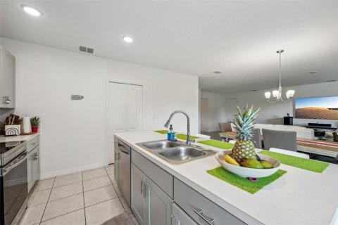 House in Poinciana, Florida 4 bedrooms, 178.56 sq.m. № 1608456 - photo 14