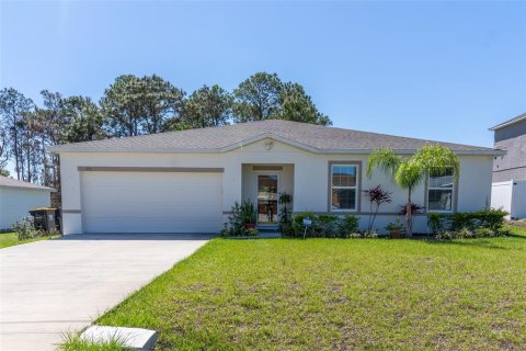 House in Poinciana, Florida 4 bedrooms, 178.56 sq.m. № 1608456 - photo 1