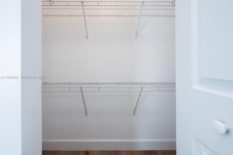 Casa en venta en Weston, Florida, 4 dormitorios, 263.47 m2 № 1982823 - foto 28