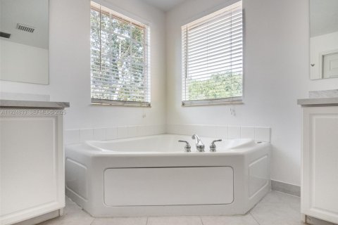 Casa en venta en Weston, Florida, 4 dormitorios, 263.47 m2 № 1982823 - foto 25