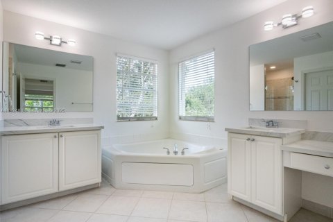Casa en venta en Weston, Florida, 4 dormitorios, 263.47 m2 № 1982823 - foto 24