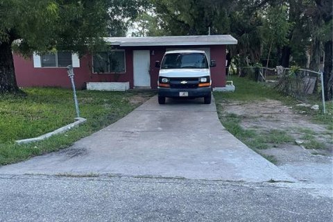House in Fort Myers, Florida 3 bedrooms, 84.73 sq.m. № 1914181 - photo 4