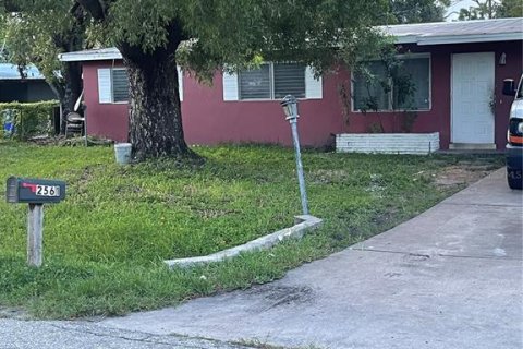 House in Fort Myers, Florida 3 bedrooms, 84.73 sq.m. № 1914181 - photo 1