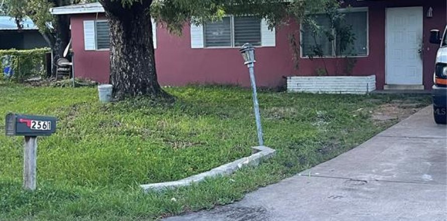 House in Fort Myers, Florida 3 bedrooms, 84.73 sq.m. № 1914181