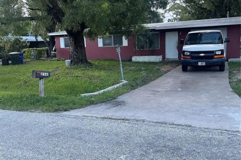 House in Fort Myers, Florida 3 bedrooms, 84.73 sq.m. № 1914181 - photo 2