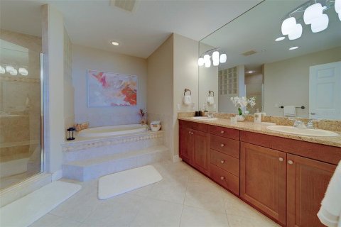 Condo in Redington Shores, Florida, 3 bedrooms  № 2214952 - photo 30