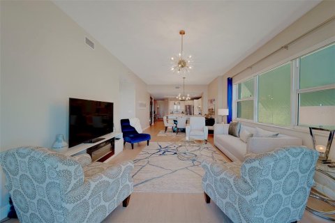 Condo in Redington Shores, Florida, 3 bedrooms  № 2214952 - photo 20
