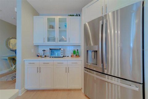 Condo in Redington Shores, Florida, 3 bedrooms  № 2214952 - photo 12