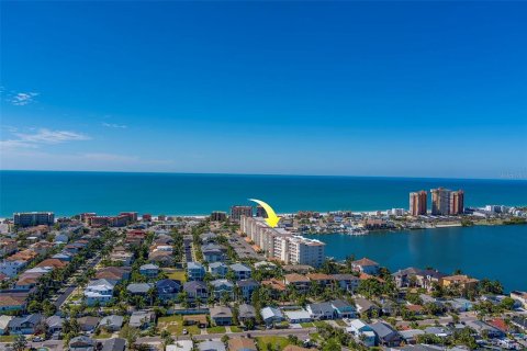 Condo in Redington Shores, Florida, 3 bedrooms  № 2214952 - photo 2