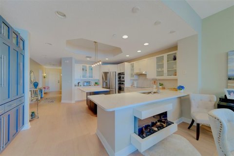 Condo in Redington Shores, Florida, 3 bedrooms  № 2214952 - photo 13