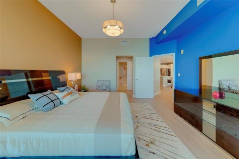 Condo in Redington Shores, Florida, 3 bedrooms  № 2214952 - photo 29