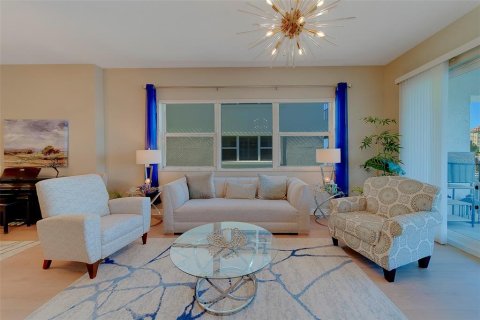 Condo in Redington Shores, Florida, 3 bedrooms  № 2214952 - photo 22