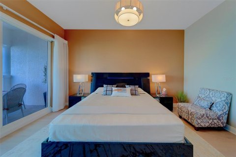 Condo in Redington Shores, Florida, 3 bedrooms  № 2214952 - photo 28