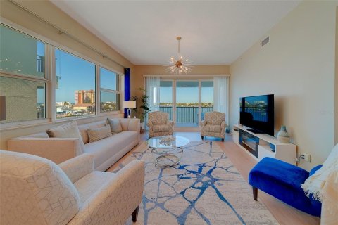 Condo in Redington Shores, Florida, 3 bedrooms  № 2214952 - photo 21