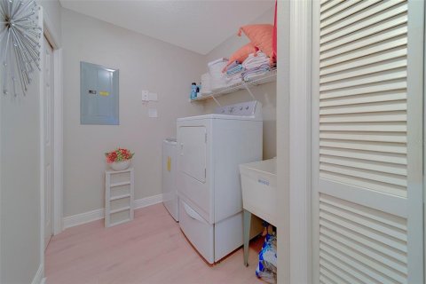 Condo in Redington Shores, Florida, 3 bedrooms  № 2214952 - photo 15