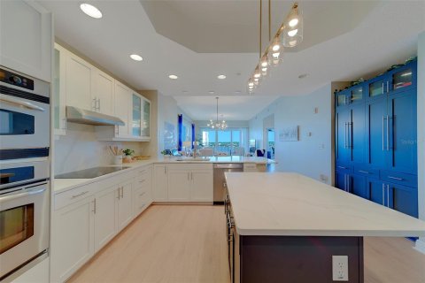 Condo in Redington Shores, Florida, 3 bedrooms  № 2214952 - photo 9