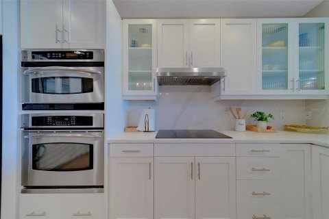 Condo in Redington Shores, Florida, 3 bedrooms  № 2214952 - photo 11