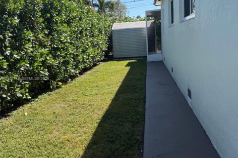 Casa en venta en Virginia Gardens, Florida, 3 dormitorios, 119.66 m2 № 2032443 - foto 20