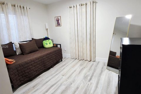 Casa en venta en Virginia Gardens, Florida, 3 dormitorios, 119.66 m2 № 2032443 - foto 12