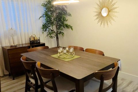 Casa en venta en Virginia Gardens, Florida, 3 dormitorios, 119.66 m2 № 2032443 - foto 5