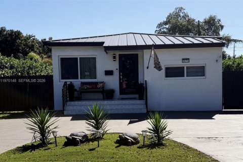 Casa en Virginia Gardens, Florida 3 dormitorios, 119.66 m2 № 2032443